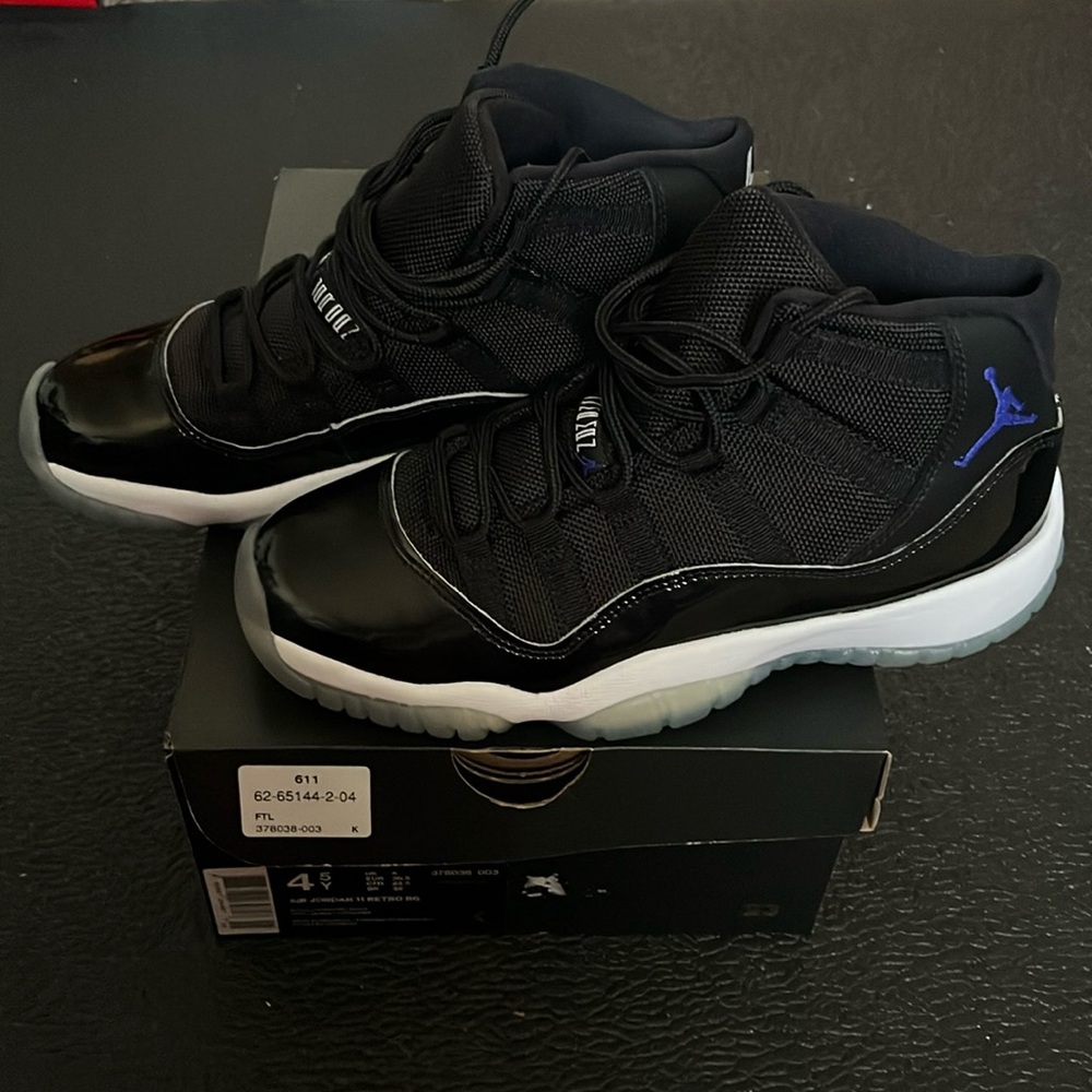Air Jordan Retro 11 “Space Jam”